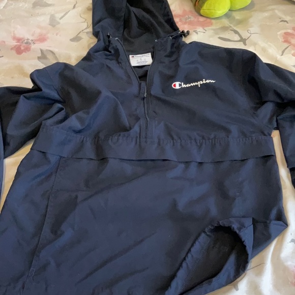 Champion lightweight jacket with hoodie. Packable half zipper with poc… - Picture 3 of 3